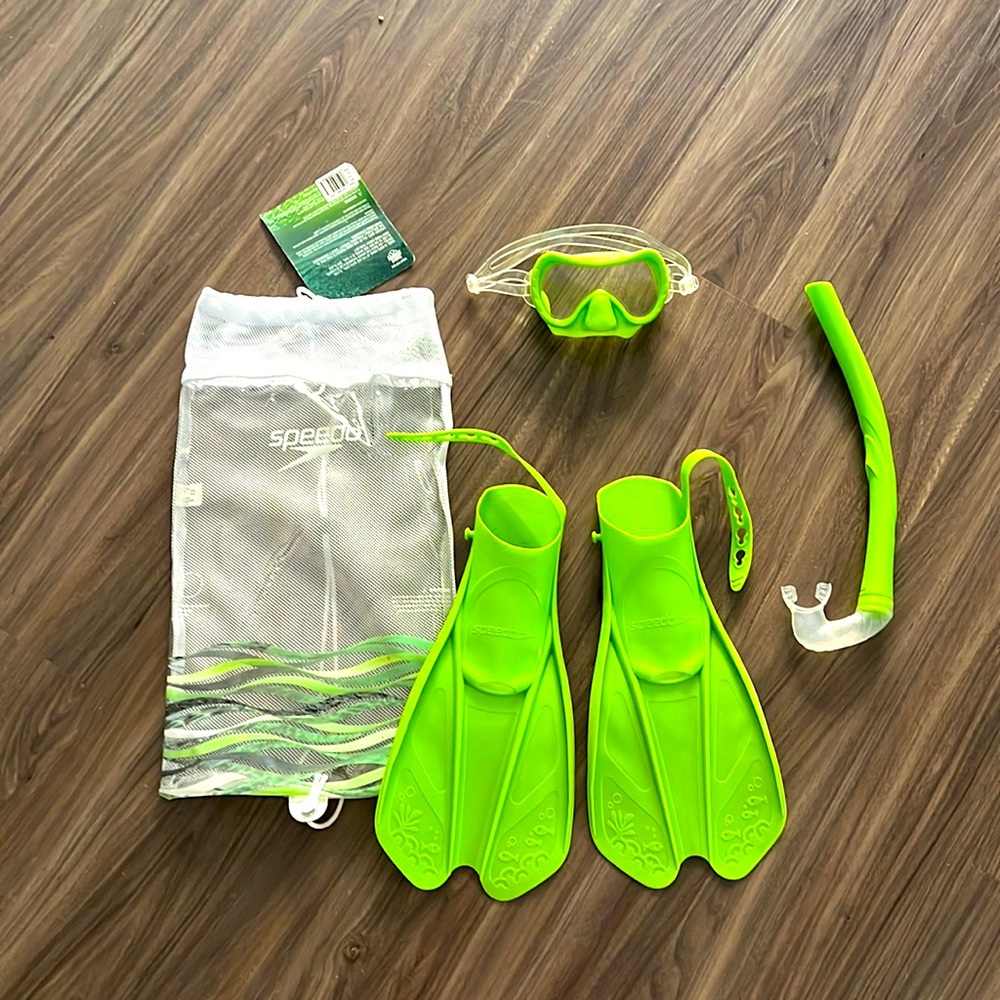 Speedo Kids Snorkel Set With Flippers, Face Mask Goggles & Carrying Bag